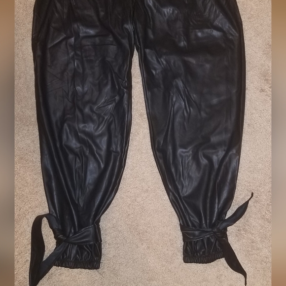High-Waisted Vegan Leather Pants - Picture 6 of 7